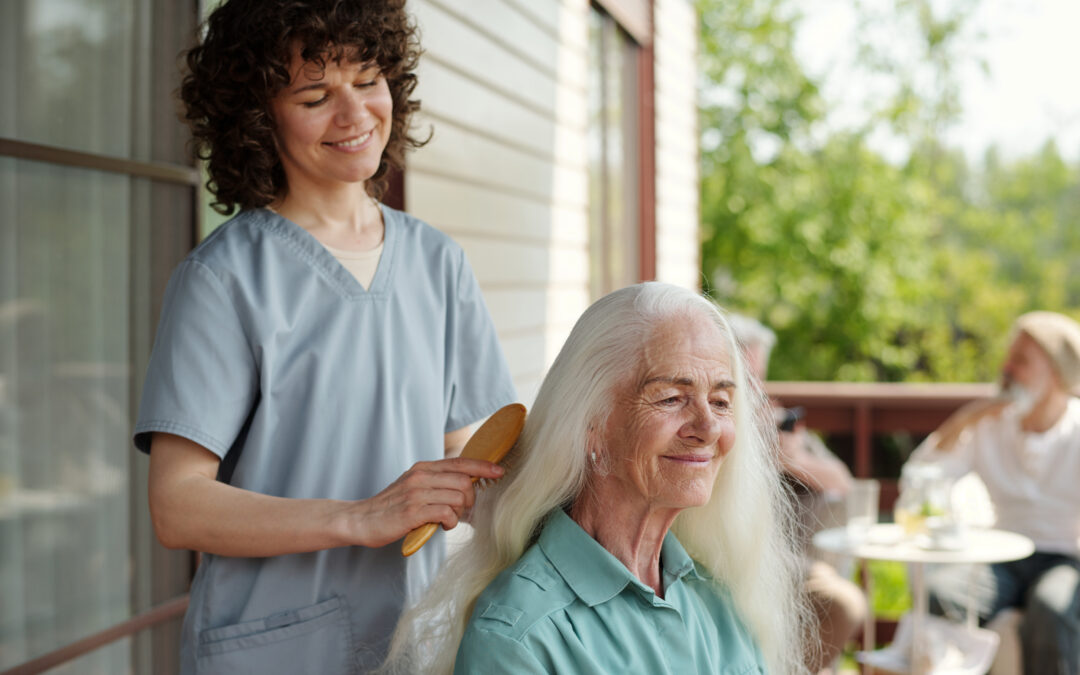 Alzheimer’s caregiver in Columbia SC providing compassionate home care support to elderly woman